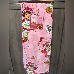 New Strawberry Shortcake & Custard Cat Pink Easter Plush 50" x 70" Throw Blanket